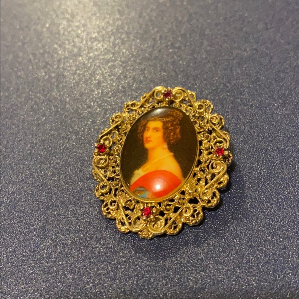 Vintage Lady Head Brooch Pin doted with ruby red - Picture 3 of 3